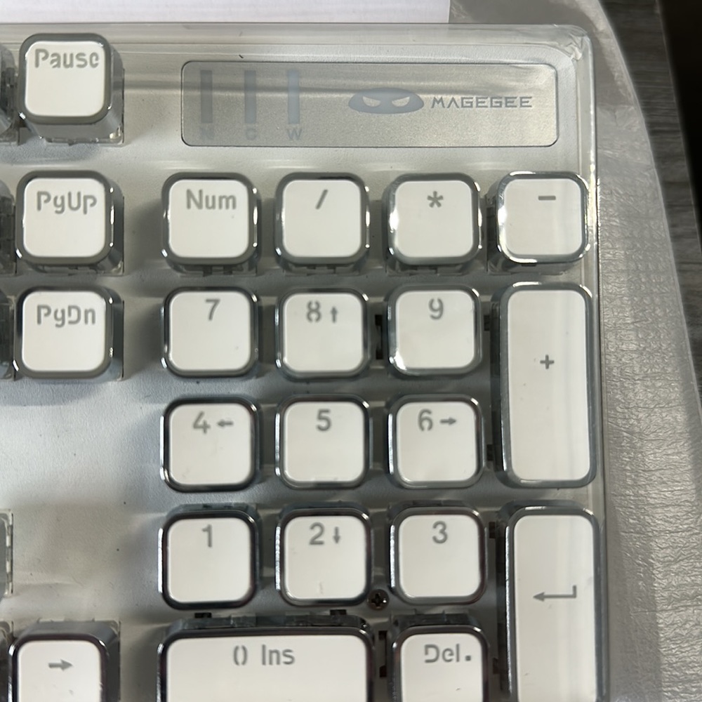 Magegee Keyboard - Picture 2 of 7